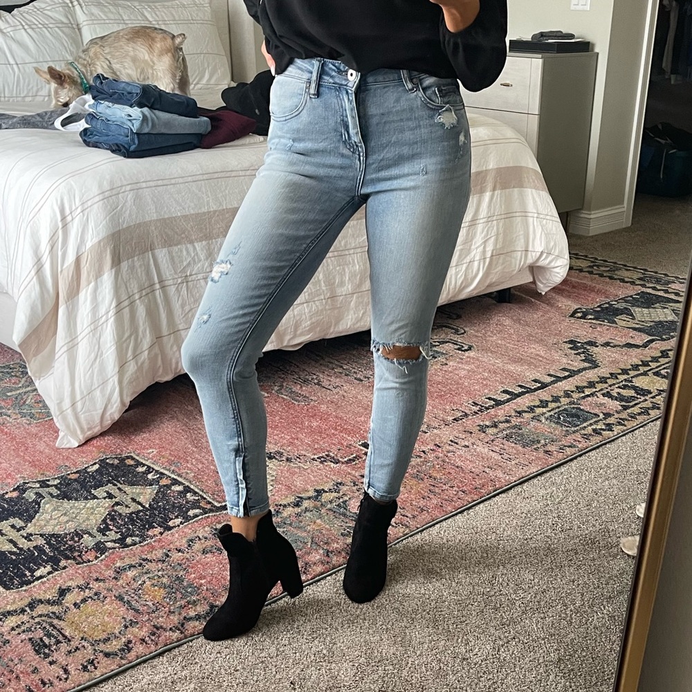 Distressed Ankle Zip Skinny Jean